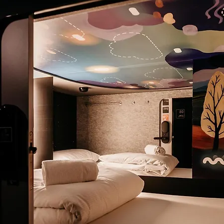 Capsule - Old Town Kapselhotel *