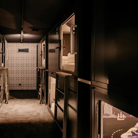 Kapselhotel Capsule - Old Town